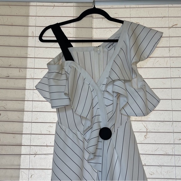 Self Portrait Mono Striped Ruffle Cold Shoulder Top Size 4 - Picture 5 of 16